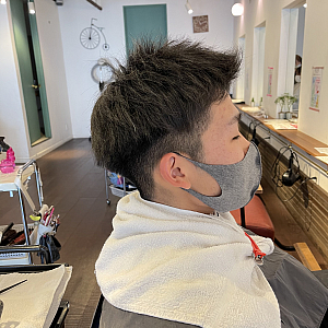 スキンフェード+ブリーチカラー